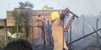 Darbhanga- Benipur Fire News: बेनीपुर में आग का तांडव: तीन परिवार हुए बेघर, लाखों का सामान राख, कैसे बचेंगे अब?