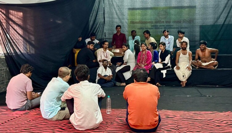 Darbhanga Theatre News: दरभंगा LNMU में ‘कफन’ के पूर्वाभ्यास ने बढ़ाई उत्सुकता, क्या होगा अंतिम मंचन में?