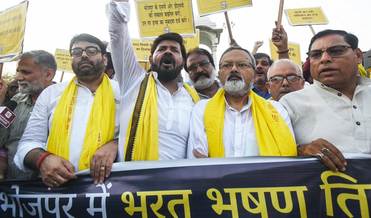 भोजपुर एनकाउंटर: पुलिस पर हत्या का केस, बिहार में बढ़ा बवाल, हाईकोर्ट जज करेंगे जांच! भोजपुर एनकाउंटर: पुलिस पर हत्या का केस, बिहार में बढ़ा बवाल, हाईकोर्ट जज करेंगे जांच!