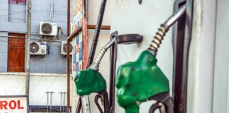 India Ethanol News: पेट्रोल खरीदने वालों को बड़ी राहत? सरकार ने इथेनॉल पेट्रोल पर हटाया भारी टैक्स!