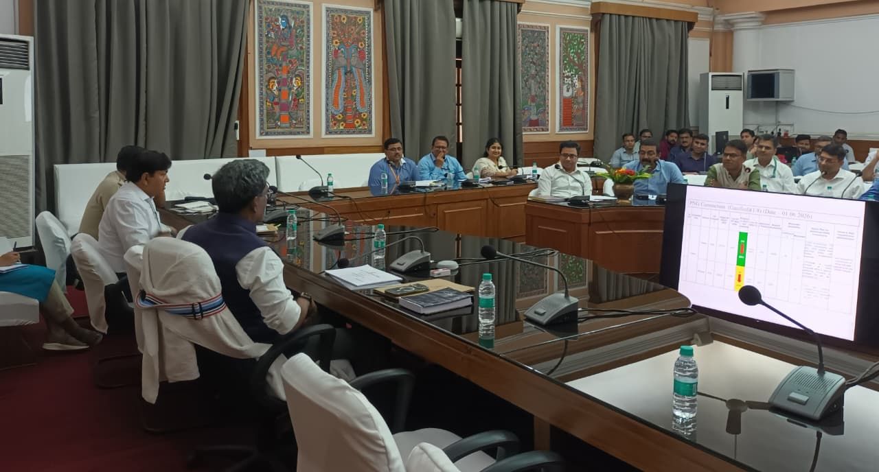 Bihar LPG News: एलपीजी-पेट्रोल-डीजल पर क्राइसिस मैनेजमेंट ग्रुप की बड़ी बैठक, सरकार का 'बड़ा फैसला' आम लोगों को मिलेगी राहत!