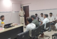 10 दिन से कचरे के ढेर पर लग रही दुकानें, बेनीपुर के अधिकारी क्यों नदारद? जानिए क्या है मामला!