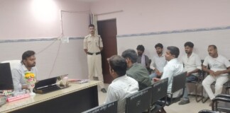 10 दिन से कचरे के ढेर पर लग रही दुकानें, बेनीपुर के अधिकारी क्यों नदारद? जानिए क्या है मामला!