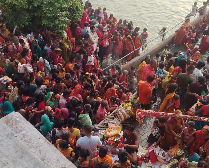 मलमास में चमत्कार! दरभंगा के गौतम कुंड में पाताल गंगा का रहस्य, हजारों भक्त हुए नतमस्तक