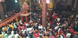 Muzaffarpur News: बाबा गरीबनाथ मंदिर में उमड़ा भक्तों का सैलाब, गेंदा-गुलाब से सजा बाबा का अद्भुत दरबार!