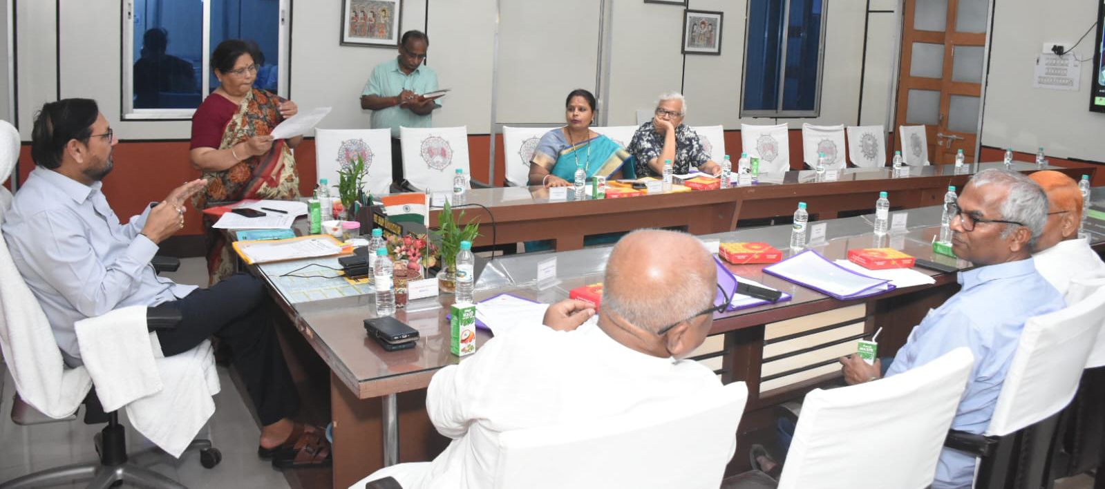 Darbhanga University News: दरभंगा LNMU में हाइब्रिड मोड में बड़ा फैसला: विश्वविद्यालय में तालाबों के चारों ओर बनेगा पाथ-वे, लगेंगी आकर्षक कुर्सियां, विभागों का होगा अपना ट्रांसफार्मर! पढ़िए -सिंडिकेट ने कैसे बदली निगरानी प्रणाली