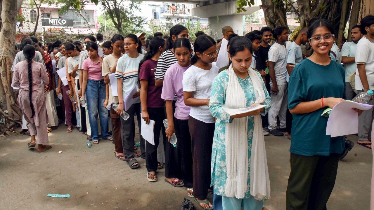 NEET Re-Exam: क्या दूसरी बार भी लीक हुआ पेपर? NTA और PIB ने दी बड़ी जानकारी, छात्रों को किया सावधान! NEET Re-Exam: क्या दूसरी बार भी लीक हुआ पेपर? NTA और PIB ने दी बड़ी जानकारी, छात्रों को किया सावधान!