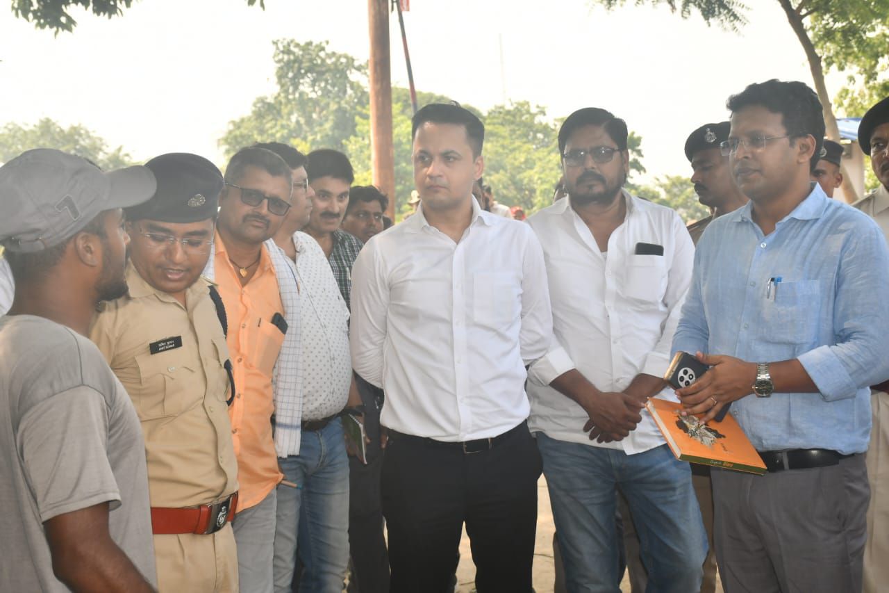 Madhubani Border News: भारत-नेपाल जटही सीमा पर DM Anand Sharma का बड़ा फैसला, सड़क अब 7 मीटर चौड़ी होगी, जानिए - हर पॉइंट जहां आवाजाही, तस्करी नियंत्रण और सुरक्षा चुनौतियों से निबटेगा मधुबनी महकमा!