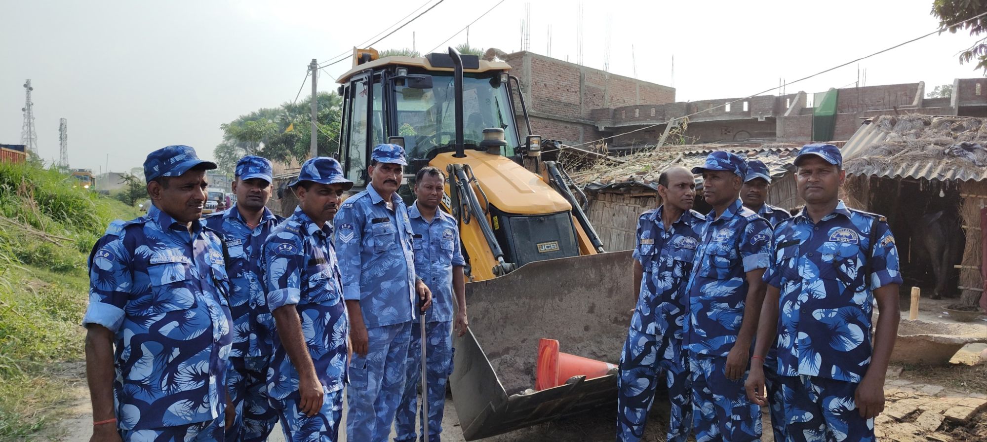 Darbhanga Encroachment News: दरभंगा में NH-27 से हटा अतिक्रमण, बिठौली से सिमरी तक सड़क किनारे अवैध कब्जाधारियों में हड़कंप, आखिर क्यों?