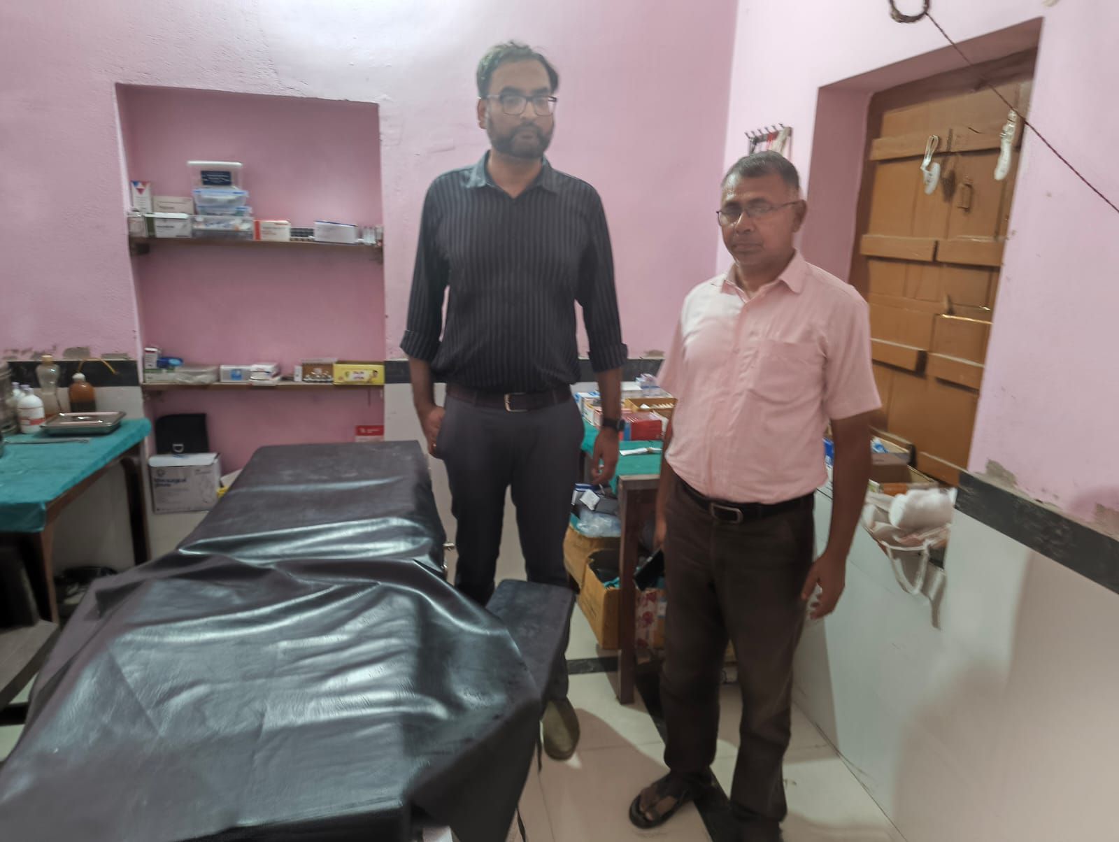 Darbhanga Health News: कुशेश्वरस्थान में स्वास्थ्य माफियाओं पर टूटा कहर! अवैध नर्सिंग होम-अल्ट्रासाउंड सील, जानिये पूरा मामला