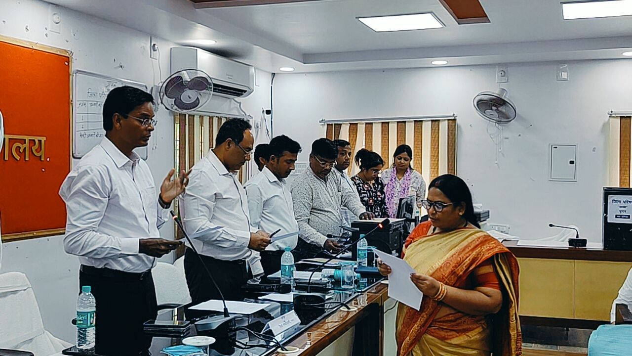 Darbhanga Zila Parishad News: दरभंगा में बड़ा राजनीतिक बदलाव! रेणु देवी बनीं जिला परिषद अध्यक्ष, क्या बदलेंगे ग्रामीण के हालात?
