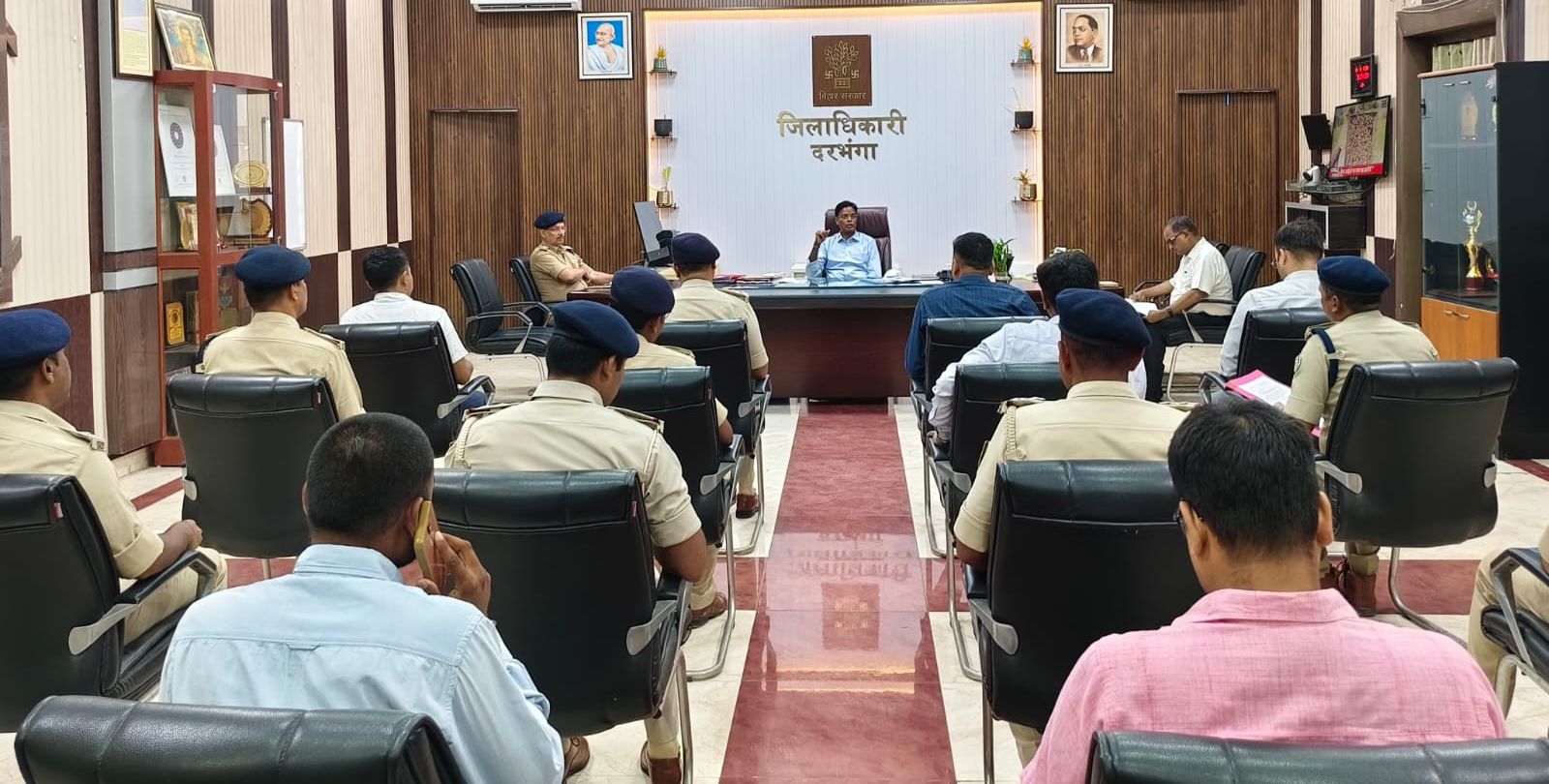 Darbhanga News: दरभंगा में ट्रैफिक पर DM Kaushal Kumar का 'मास्टरप्लान'! अब इस रूट पर सिर्फ वन-वे, जाम से मिलेगी राहत? | Deshaj Times Darbhanga News: दरभंगा में ट्रैफिक पर DM Kaushal Kumar का 'मास्टरप्लान'! अब इस रूट पर सिर्फ वन-वे, जाम से मिलेगी राहत?