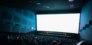 Patna Film News: पटना में अब खुले आसमान के नीचे देखें फिल्में! गांधी मैदान में ‘पुष्पा’ सीरीज का जादू।