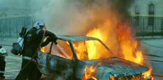 Jehanabad Car Fire News: जहानाबाद में CNG भरवाने के बाद धू-धू कर जली कार, ड्राइवर की सूझबूझ से बची जान!