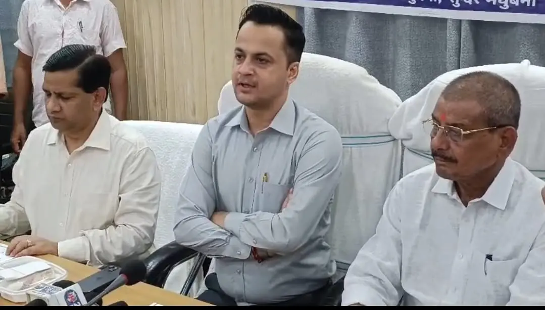 मधुबनी में अब कचरा नहीं बनेगा बोझ! ₹2.33 करोड़ से बदलेगी शहर की सूरत, जानें क्या है खास मधुबनी में अब कचरा नहीं बनेगा बोझ! ₹2.33 करोड़ से बदलेगी शहर की सूरत, जानें क्या है खास