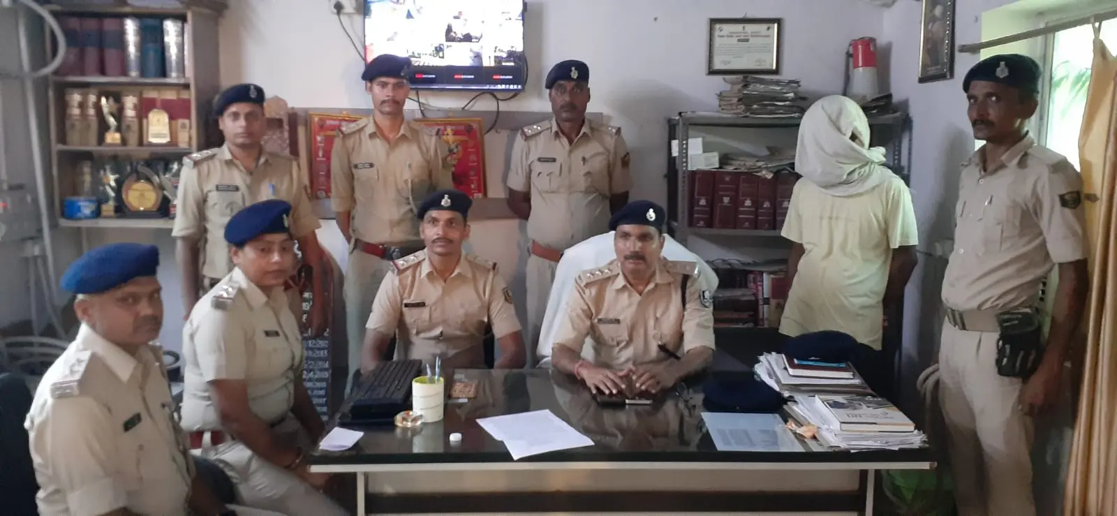 दरभंगा में राहगीर से लूट का बड़ा खुलासा: पुलिस ने 24 घंटे में दबोचा अपराधी, मोबाइल भी मिला! | जानिए – मनीगाछी लूट का कार मालिक और कबूलनामा दरभंगा में राहगीर से लूट का बड़ा खुलासा: पुलिस ने 24 घंटे में दबोचा अपराधी, मोबाइल भी मिला! | जानिए – मनीगाछी लूट का कार मालिक और कबूलनामा