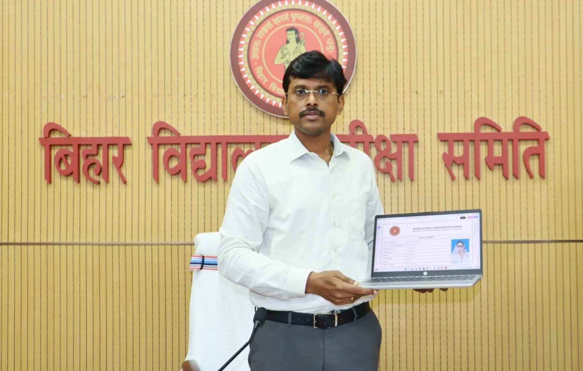 बिहार सक्षमता परीक्षा में चौंकाने वाला खुलासा! 14 हजार शिक्षकों में से सिर्फ 30% ही सफल, अब आगे क्या? बिहार सक्षमता परीक्षा में चौंकाने वाला खुलासा! 14 हजार शिक्षकों में से सिर्फ 30% ही सफल, अब आगे क्या?