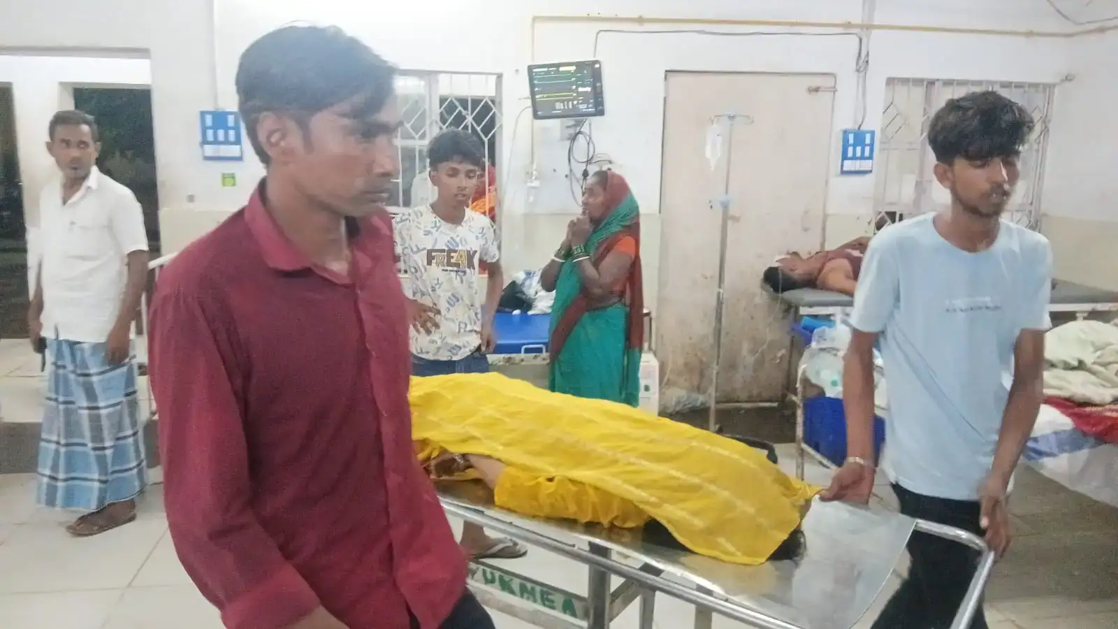 अररिया में प्रेमी जोड़ी की शादी, 24 घंटे बाद दुल्हन की मौत: पूर्णिया काली मंदिर में पूजा के दौरान बिगड़ी तबियत! परिजनों का पोस्टमार्टम से इनकार, गहराया मौत का रहस्य! अररिया में प्रेमी जोड़ी की शादी, 24 घंटे बाद दुल्हन की मौत: पूर्णिया काली मंदिर में पूजा के दौरान बिगड़ी तबियत! परिजनों का पोस्टमार्टम से इनकार, गहराया मौत का रहस्य!