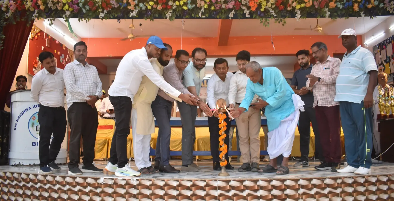दरभंगा में राज्य स्तरीय सब-जूनियर बालक-बालिका बास्केटबॉल प्रतियोगिता का भव्य शुभारंभ! बिरौल में लगा 12 जिलों के 400 खिलाड़ियों का मेला, बिहार में पहली बार ऐसा इवेंट! देखें तस्वीरें Live दरभंगा में राज्य स्तरीय सब-जूनियर बालक-बालिका बास्केटबॉल प्रतियोगिता का भव्य शुभारंभ! बिरौल में लगा 12 जिलों के 400 खिलाड़ियों का मेला, बिहार में पहली बार ऐसा इवेंट! देखें तस्वीरें Live