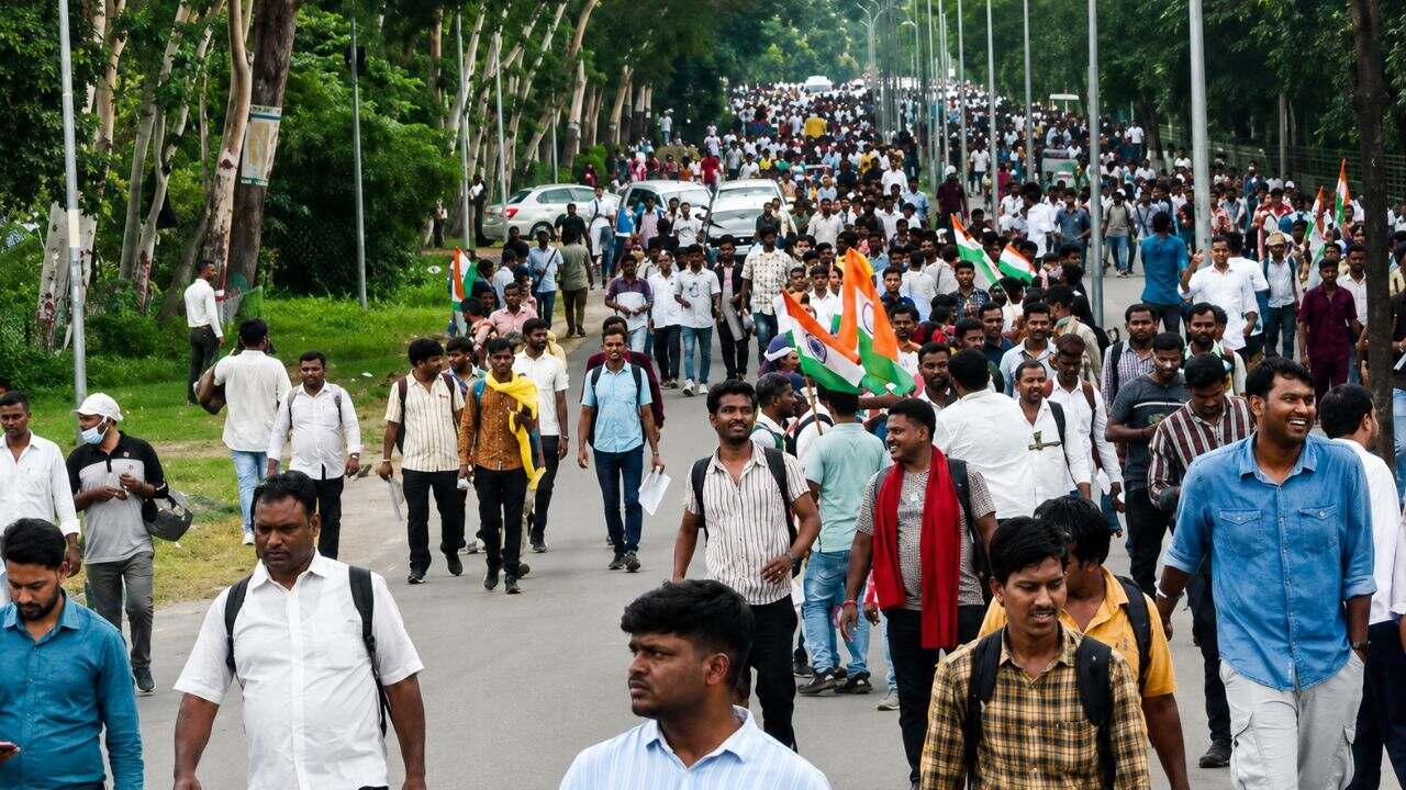 झारखंड में छात्रों ने घेरी विधानसभा, जानें रांची में क्या हुआ? JPSC Student Protest में बैरिकेड टूटी, विधानसभा के करीब पहुंचे छात्र, पुलिस का Water Cannon, लाठी चार्ज, और …! झारखंड में छात्रों ने घेरी विधानसभा, जानें रांची में क्या हुआ? JPSC Student Protest में बैरिकेड टूटी, विधानसभा के करीब पहुंचे छात्र, पुलिस का Water Cannon, लाठी चार्ज, और …!